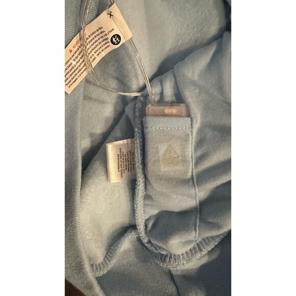 New Disney’s Stitch Christmas Light-Up Adult Sweatshirt Size Small Blue - Picture 10 of 10